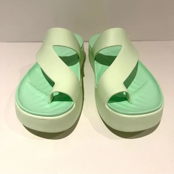 CROCS Women’s Getaway Mint Green Platform Toe Loop Slide Sandals Flip Flops W9 - Picture 2 of 9